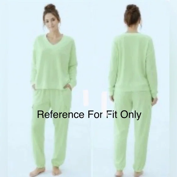 Hunter Sleepwear Red Lounge Set V-Neck Sweatshirt & Cargo Joggers Small NWOT - Picture 3 of 13